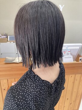 リリィ(LILY) ストレート切りっぱなしボブ