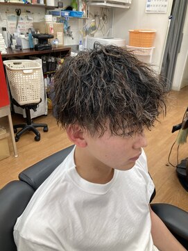 カットワン 竹の塚店(Cut-one) 縦落ちツイストパーマ