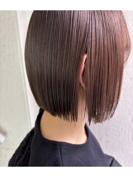 ロマンヤカタ ファース(ROMAN YAKATA fars) 髪質改善 プレミアムカラー 艶髪 切りっぱなしボブ@田代1/9