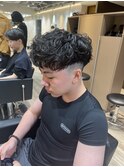 ［男らしい髪型］短めスペインカール