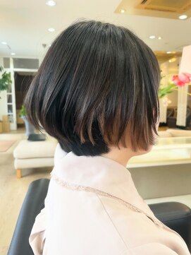 【UHair】前下がりショートボブ×イヤリングカラー