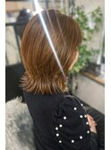 30代×セミロング×ブラウンカラー