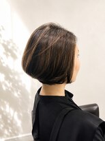 美容サニー 風になびくボブ