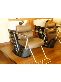 頭皮の状態に合わせてスパ専用シャンプーを使用。お試しのプチヘッドスパメニューもご用意♪男性も大歓迎！