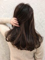 エメラ ヘア ドレッシー(EMERA hair Dressy) カジュアルで大人っぽい重軽レイヤーロング☆