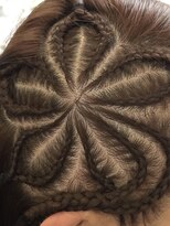 ゴリラビスケッツ(GORILLA BISCUITS)&nbsp;コーンロウ  お花デザイン