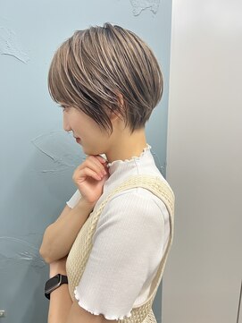 ビュー フクオカ(VIEW FUKUOKA) 美髪にオトナかわいいホワイトグレージュネビージュショートボブ