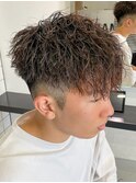 スパイラルパーマツイストパーマアップバング短髪メッシュ