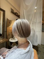 アロウズ(Arrows)&nbsp;ホワイトベージュボブ/