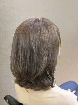 アイコニック 天神店(ICONIQ) 白髪ぼかし/アッシュベージュ/ミディアムレイヤー