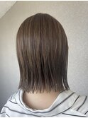 丸みのない切りっぱなしボブ