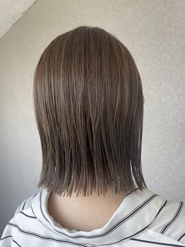 ミリ(milli) 丸みのない切りっぱなしボブ