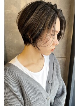 トルネード(TORNADO) 前下がりショートボブ白髪ぼかしハイライト　n3.16