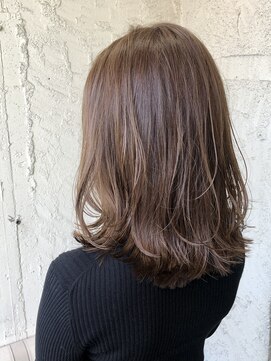 ペネロープ(Penelope) ミディアムレイヤー/ベージュ系/イルミナカラー　担当　夕島