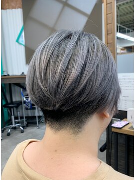 ブッディ(BDY) 刈り上げ女子☆透明感グレージュ