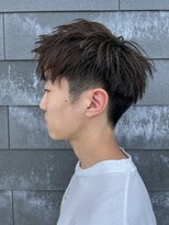 ヒュイル バイ ニアウ(Hwyl by Niau)&nbsp;メンズマッシュショートスパイラルパーマニュアンスパーマ眉毛