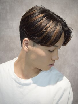 スウェルホワイト(SWELL WHITE) 曲がる縮毛矯正で作る毛流れセンターパート　福岡メンズ縮毛矯正