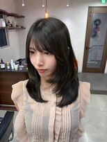 トーン(tone)&nbsp;オフィスでも浮かないオリーブベージュ×レイヤーカット