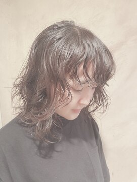 ココンフワット(coconfwat) ミディアムウルフ×ケアパーマ20代30代40代