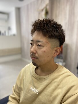 髪仕度コア(CORE) ツイスパ×カラー×フェード