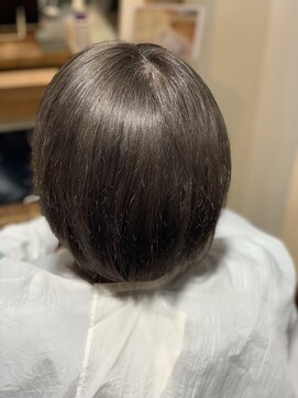 リムルヘアー(Rymlhair) シルバーカラー/こなれヘア/小顔補正立体カット