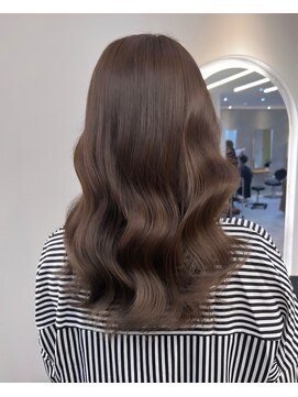 ジーナ 新宿(Zina) 髪質改善＊ペールベージュ＊巻き髪ミディ【Zina 新宿】