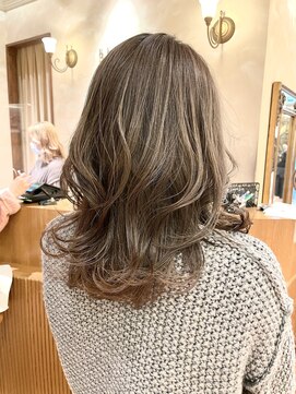 ビュートリアム265(BEAUTRIUM 265) ミディアムレイヤー/レイヤーカット/銀座/くびれヘア/ベージュ