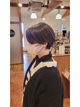 サロン ド カレラ(Salon de Carrera) ハンサムショート