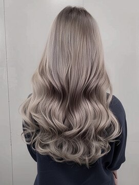 ネハス ナガオカ(nehus.nagaoka) ブリーチ//イメチェン/ホワイトブロンド/外ハネボブ/美髪