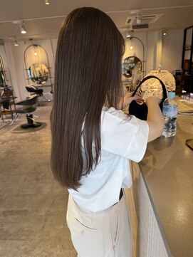 ジジ フルアヘッド(Gigi fullahead) 中明度のまろやかベージュカラー