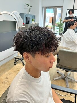 オゼル(OZEL) 【センターパートマッシュ】抜け感×色気を纏う上品メンズカット