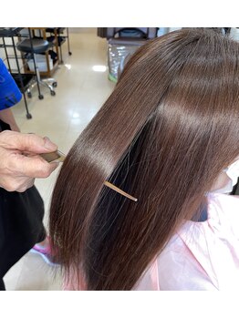 美容室 アールの写真/ヒアルロン酸とコラーゲンで頭皮から潤いを与えカラーやパーマが頭皮に染みない毛先まで潤ツヤヘアーに