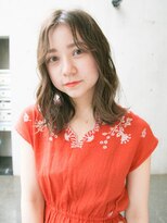 ルティア(Lutia) センターパート ニュアンスウェーブ アッシュベージュ