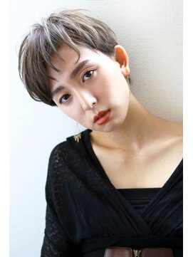 ラエティス(Laetus) Ｗカラー/大人ショート/グレージュ  【Laetus/大和西大寺】