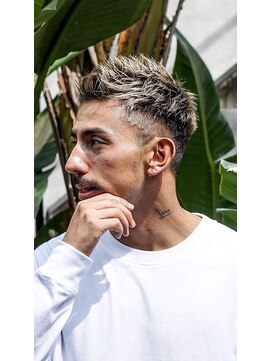 トルネード(TORNADO) 外国人風アッシュハイトーン×フェード×ベリーショート