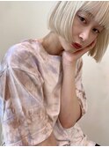 10代20代　切りっぱなしボブ　ブロンド　ぱつっと前髪