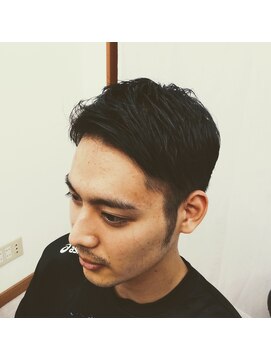 クチナ(KUCHNIA) ツーブロックショート