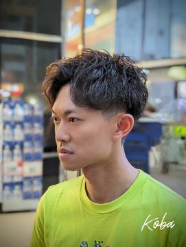 リバティシェアバーバー 銀座(LIBERTY SHARE BARBER) 耳スッキリショート/スパイラルパーマ