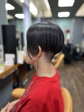 リッツファミリーズ ニコ本原店(RIT FAMILY Z) エッジの効いたマッシュショート ＋白髪ぼかしブルーヘアカラー