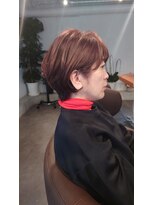 トナリ(tonari)&nbsp;白髪ぼかしカラー大人のマッシュショート