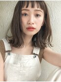 顔周りレイヤーカットくびれヘアミルクティーベージュカラー