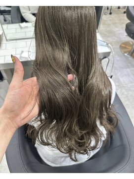 ヴィオットバイサロン(Viot by Salon) ぱっつん前髪レイヤーカットデザインカラーオリーブベージュ