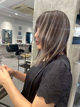 キング(K!ng) ハイライトカラーミルクティーベージュレイヤーカット