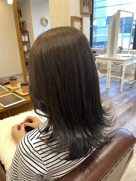 ミルティ(Myrtille) 鎖骨下レイヤーカット×オリーブグレージュ