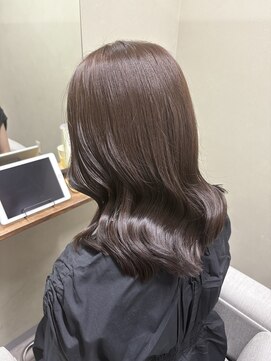 ヤヤ 浅草(yaya.) ツヤツヤなグレージュカラー