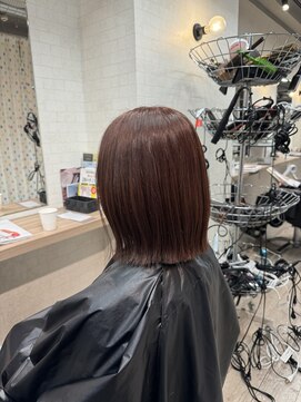 コワファースト長崎シャンプーボーイ 2nd(COIFF1RST 長崎 SHAMPOO BOY) ぱつっとボブ 外ハネボブ