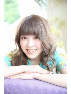 レアール アンビエ(LeR Unevie) ツヤ感のあるキュートなセミディ