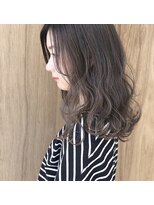 ツイギー 伊賀上ビル店(TWiGGY)&nbsp;透明感グレージュ、ラフなミディアム。