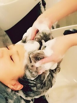 ヘアー ポッシュ(Hair POSH)の写真/頭皮のコリをもみほぐす…日常を忘れ癒しのサロンtimeをお過ごしください◎自分へのご褒美に―。