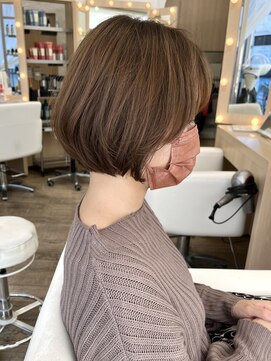 エレノア 渋谷公園通り店(Eleanor) くすみベージュ×丸みひし形ボブ